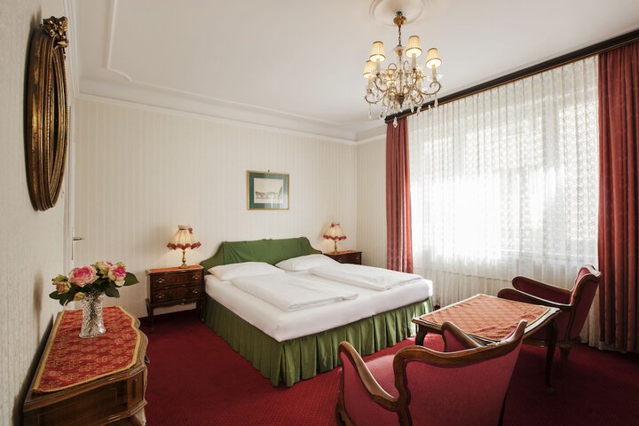 Room 15 of 40