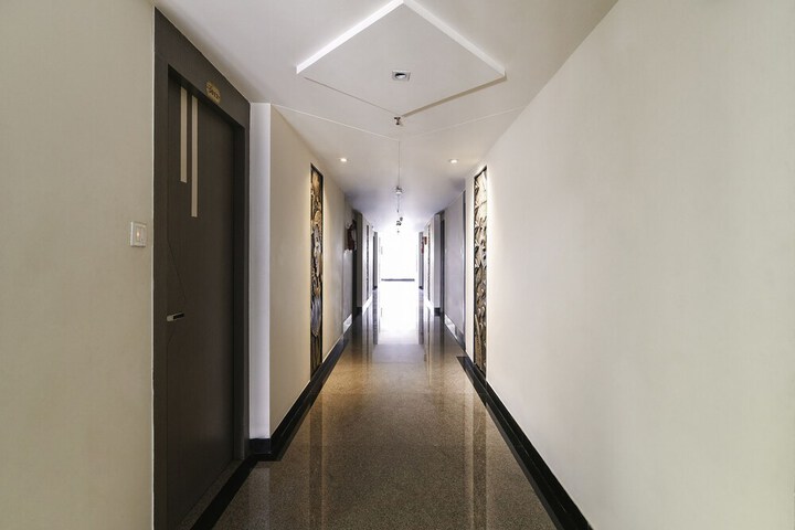 Ballroom/Hall 3 of 5