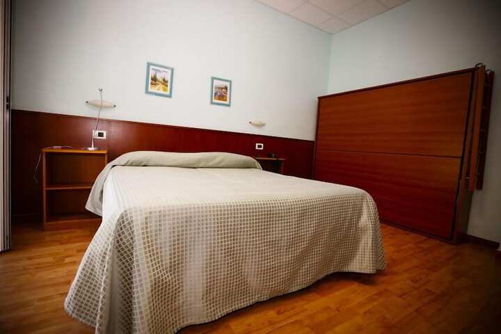 Room 17 of 119