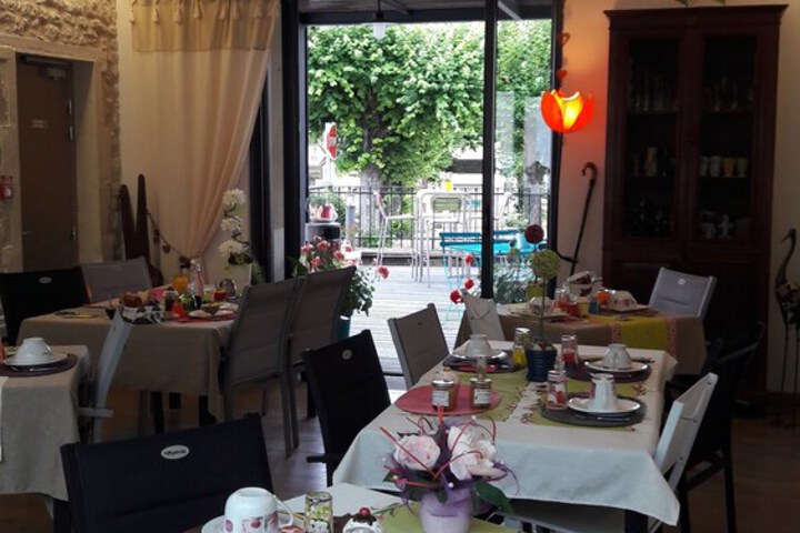 Dining 40 of 58
