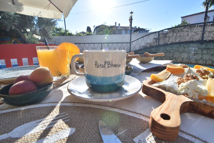 Breakfast/Coffee Service 67 of 98