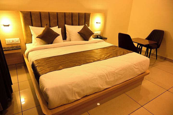 Room 8 of 32