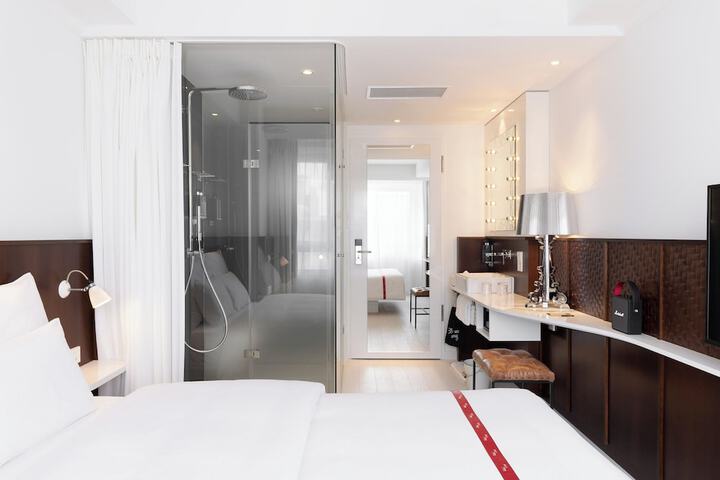 Room 18 of 84