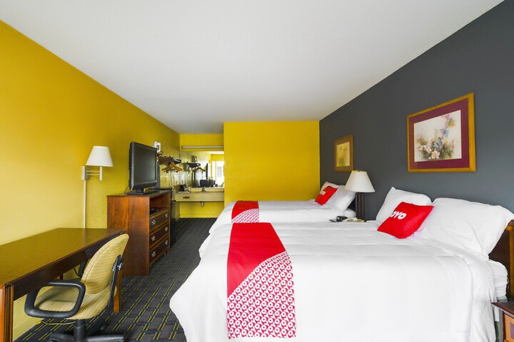 2 Double Beds (3 of 10)