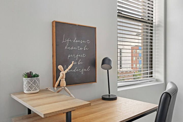 3BR Apt in Logan Square near Highlights in Chicago, IL