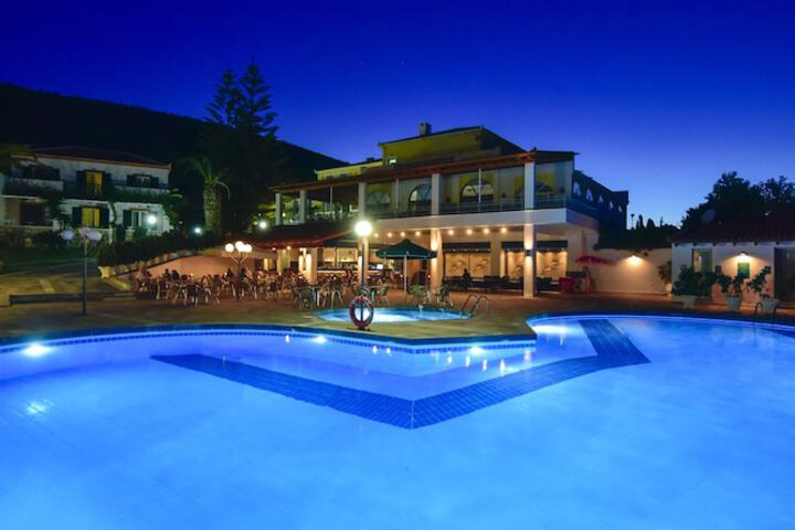 Hotel Pool