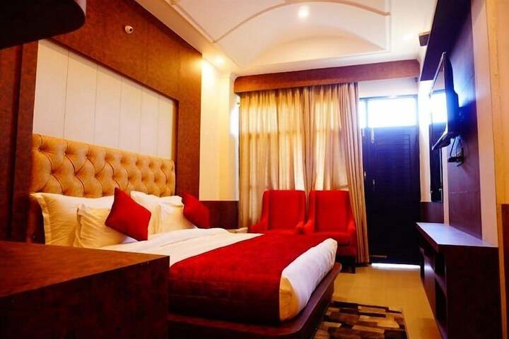 Room 18 of 27