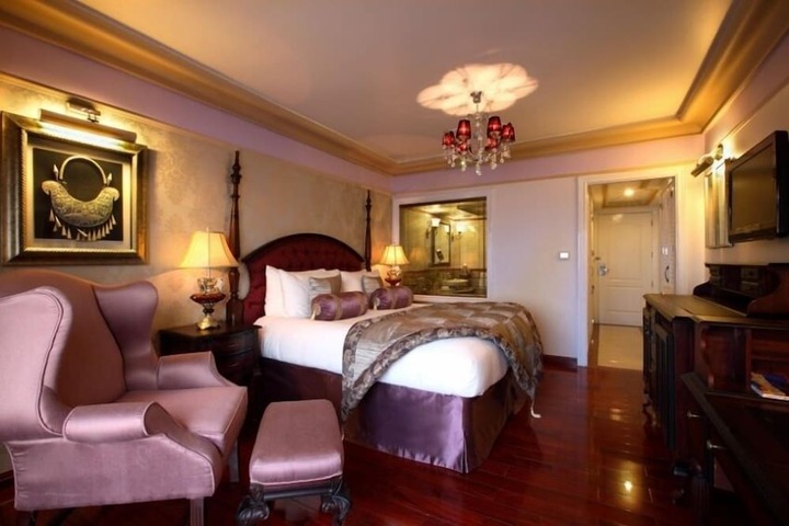 Room 8 of 42