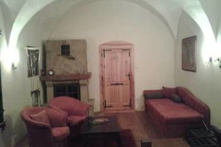 Room 17 of 28