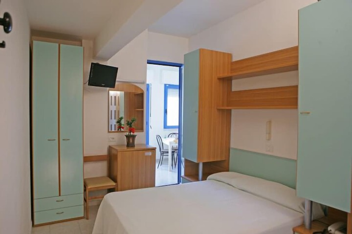 Room 9 of 35
