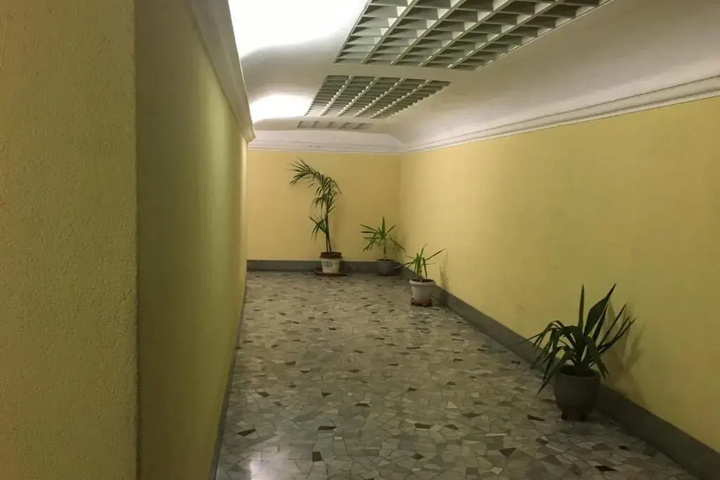 Room 5 of 8