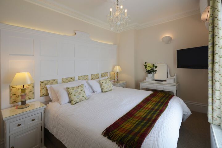 Room 44 of 187