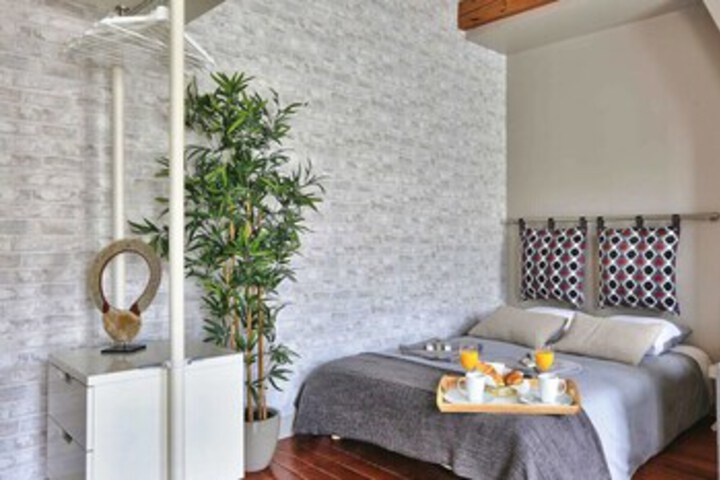 Room 2 of 26