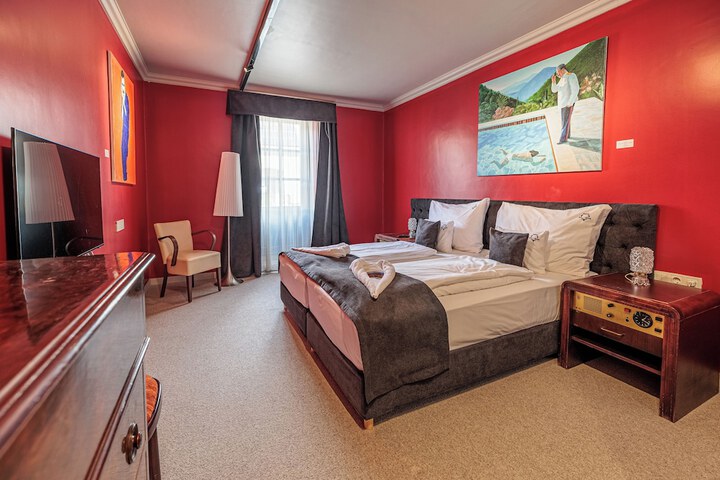 Room 34 of 103