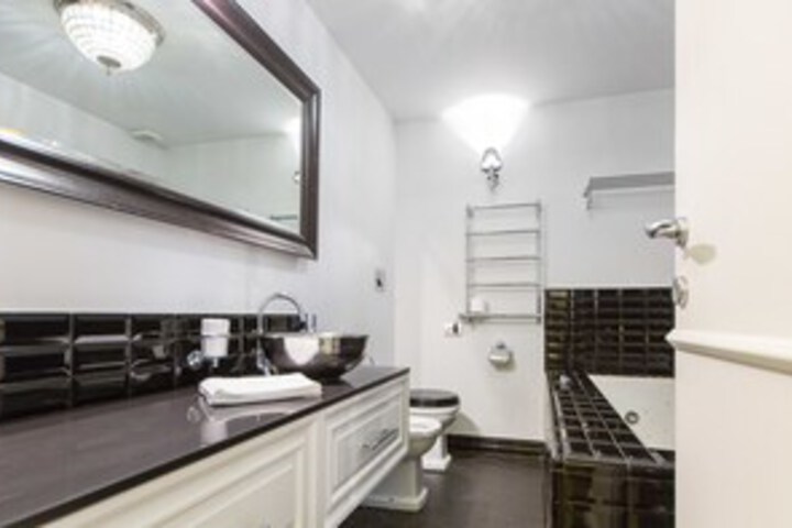 Room 4 of 37