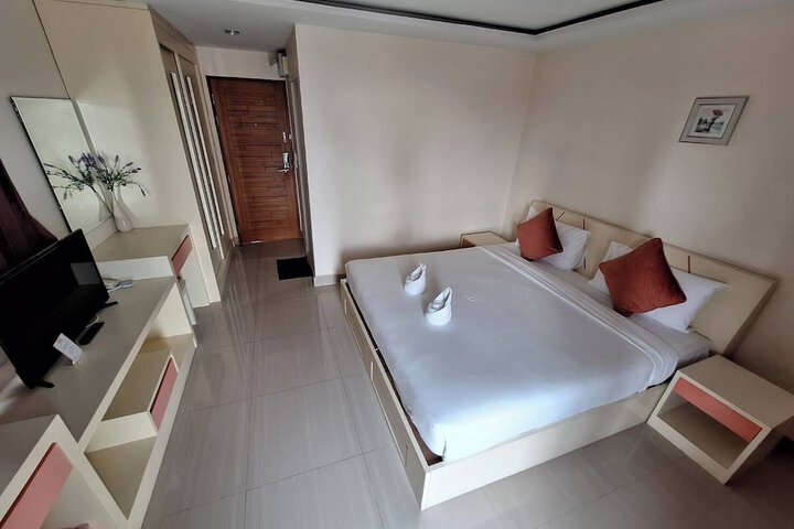 Room 13 of 76