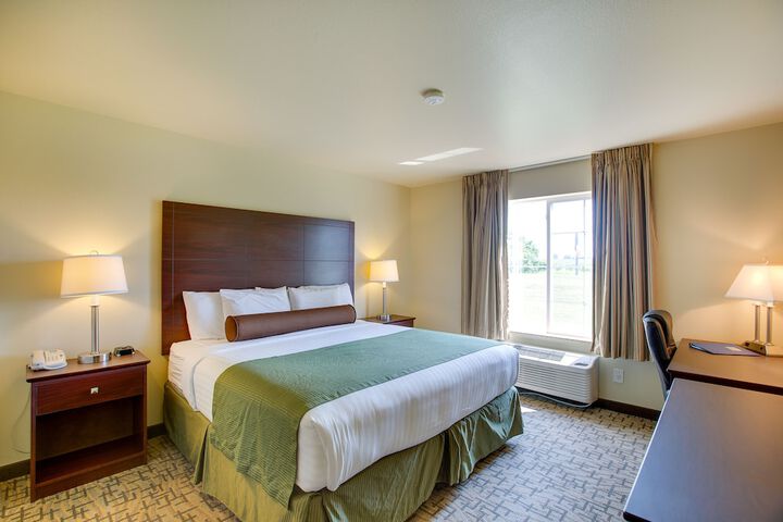 Accessible King Guestroom (5 of 13)