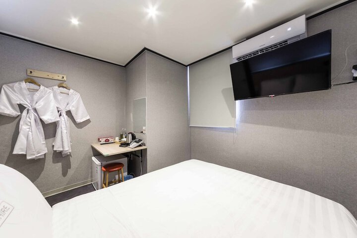 Room 20 of 20