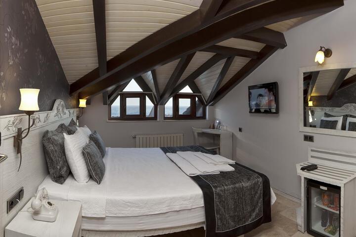 Room 3 of 6