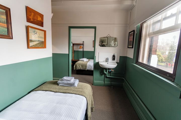 Room 6 of 30