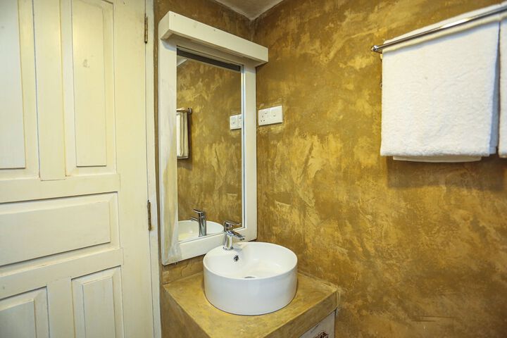 Room 17 of 40