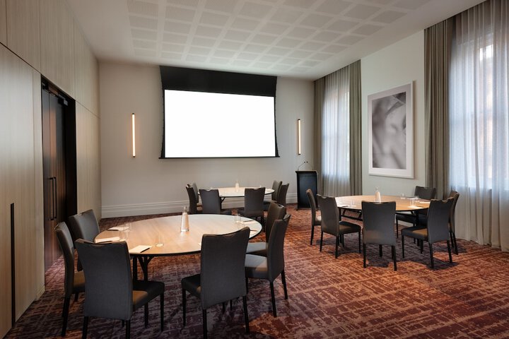 Lounge 70 of 95