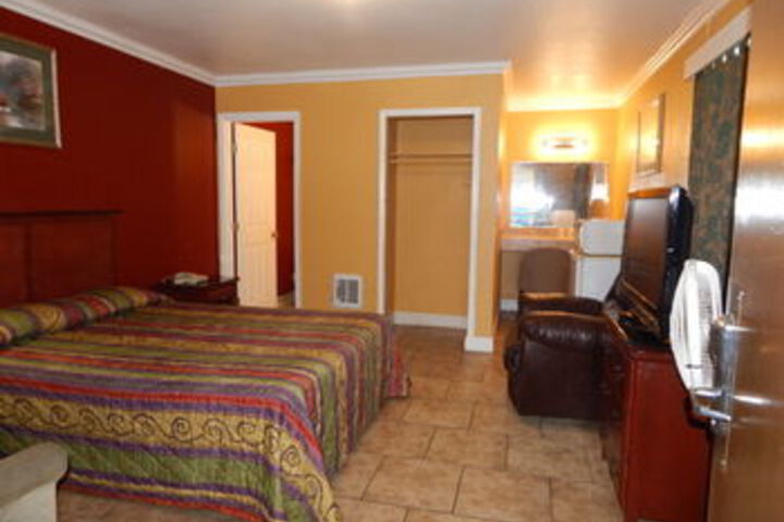 Room 6 of 20