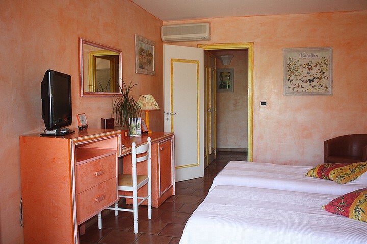 Room 6 of 47