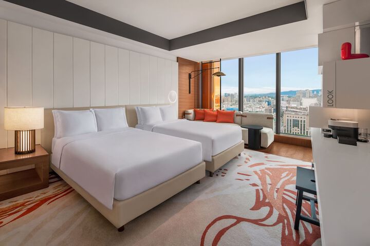 Room 27 of 182