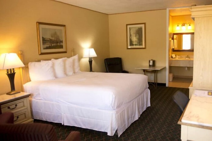 Room 9 of 28