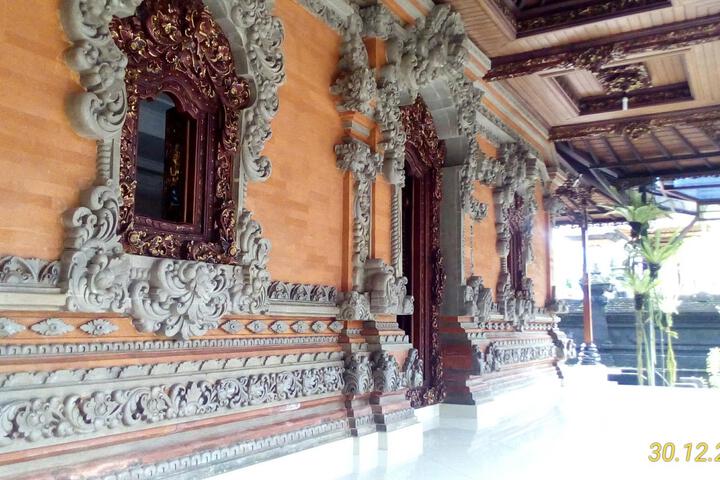 RUMAH TU7U