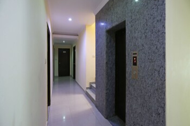 Ballroom/Hall 10 of 25