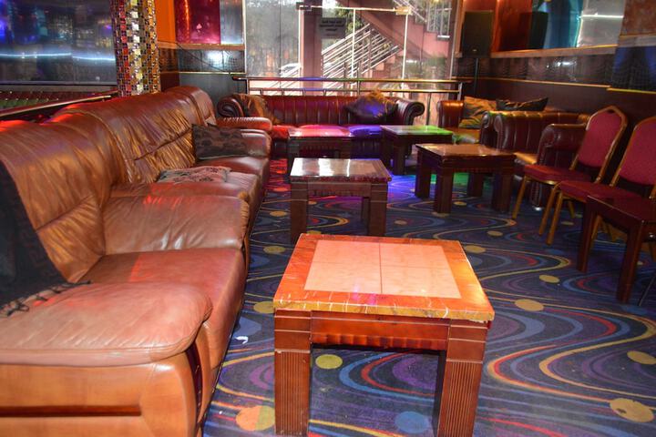 Lounge 46 of 80