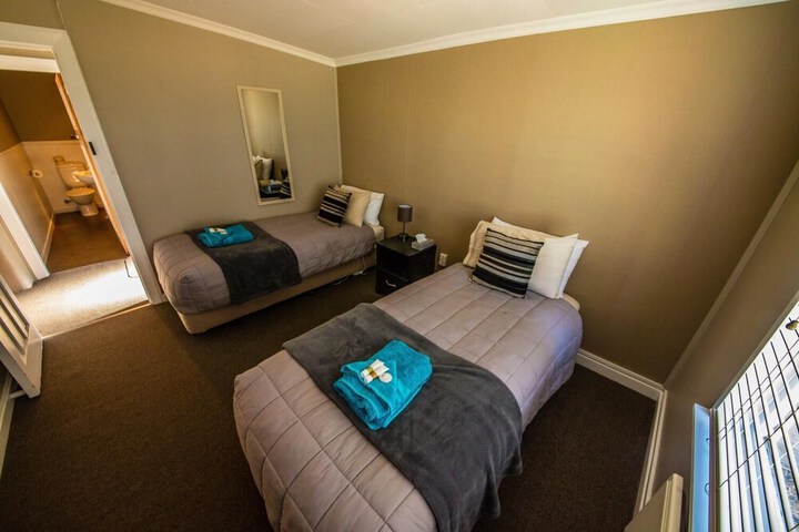Room 11 of 28