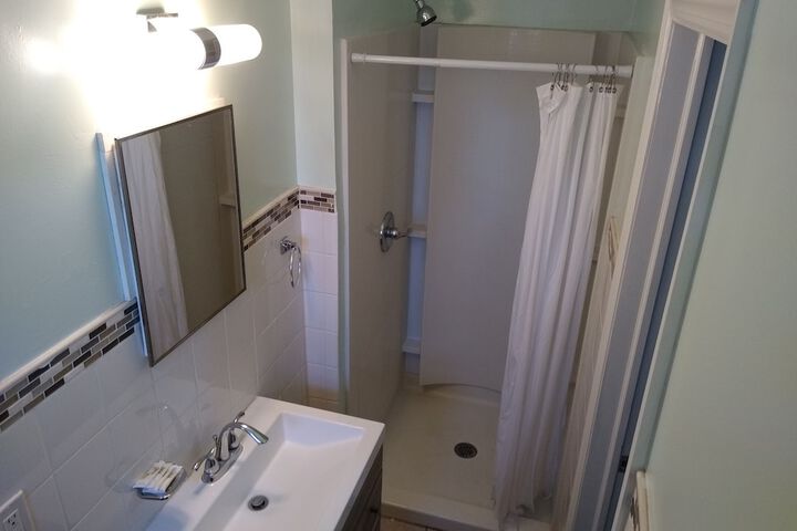 Classic Single Room (3 of 11)
