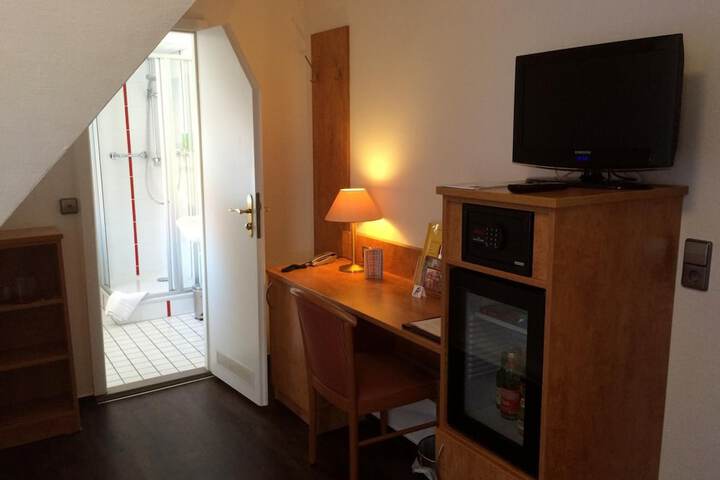 Room 16 of 61