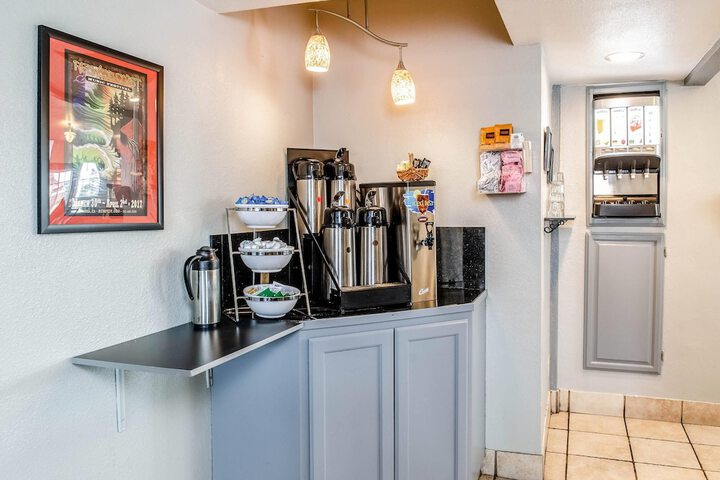 Breakfast/Coffee Service 36 of 47