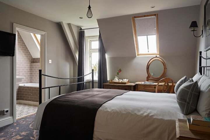 Room 4 of 38