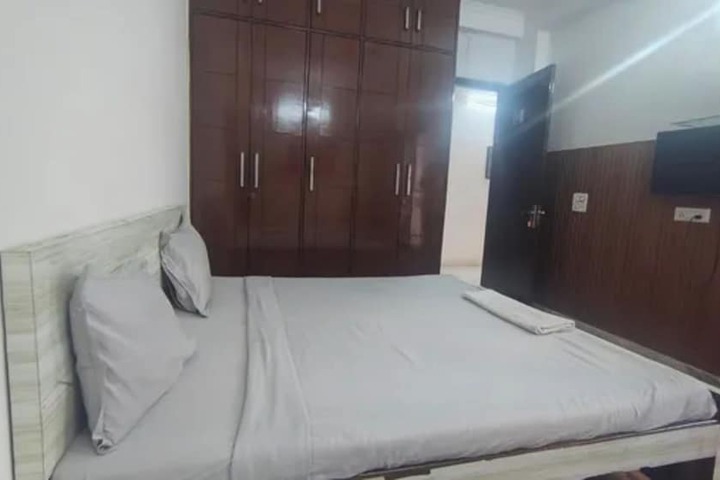 Room 10 of 17