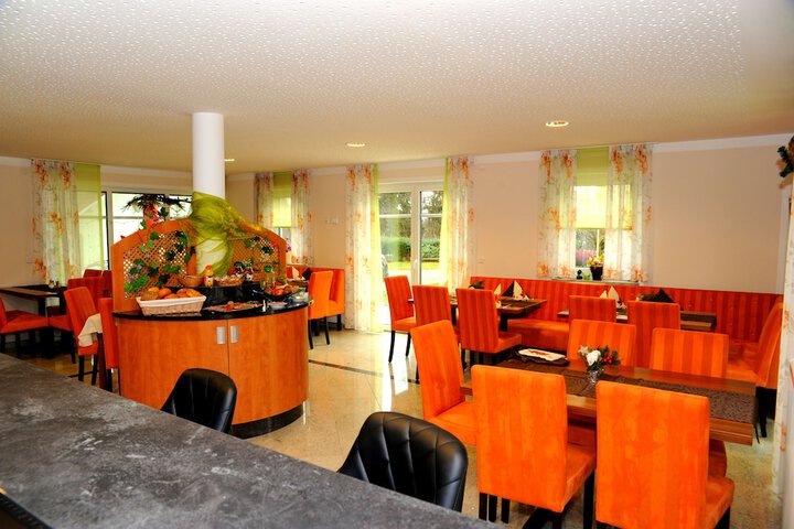 Dining 56 of 77
