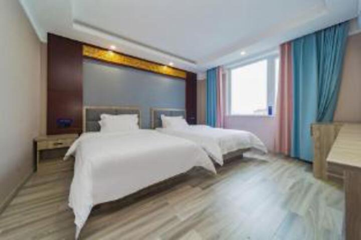 Room 7 of 8