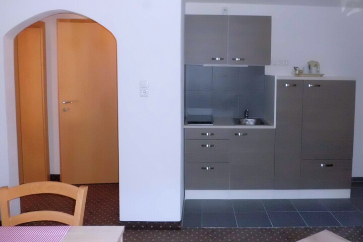 Room 6 of 106