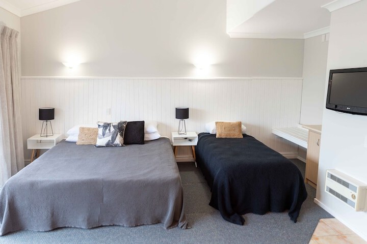 Room 45 of 76