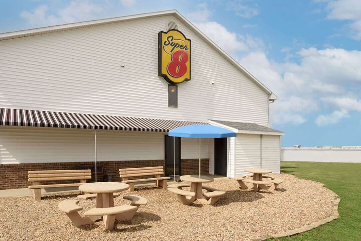 Hotel Exterior 39 of 40