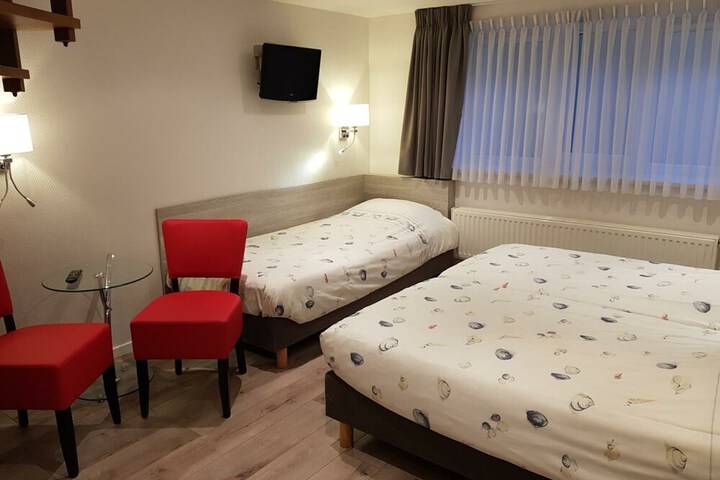 Room 13 of 63