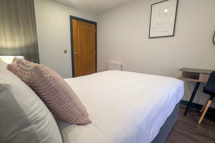 Room 12 of 83