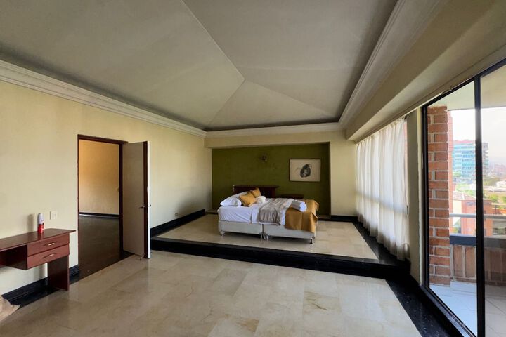 Room 4 of 34