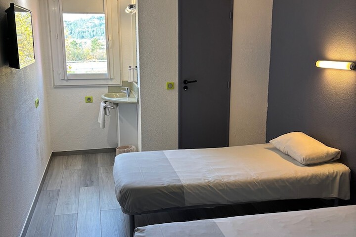Room 13 of 29