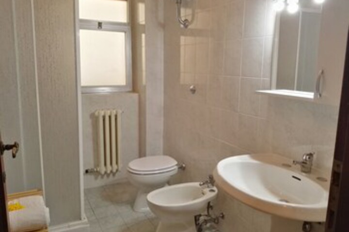 Room 4 of 11