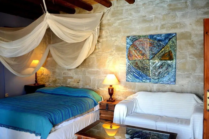 Room 2 of 11